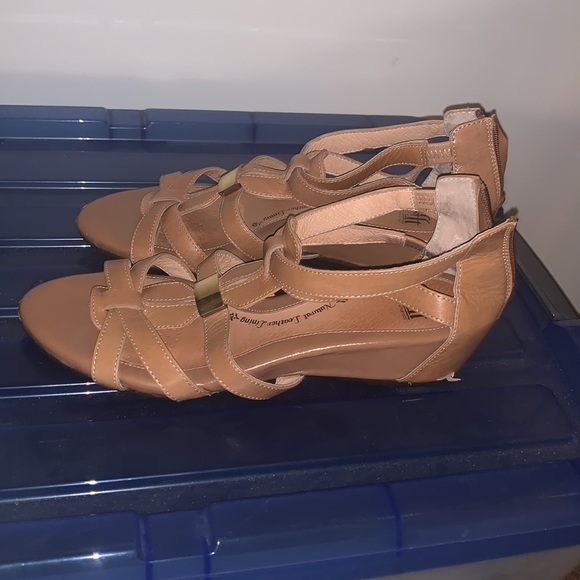 Sofft tan Sandals - Picture 2 of 6